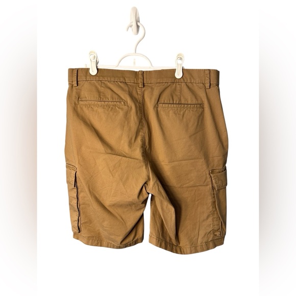 Old Navy Ultimate Tech Cargo Shorts Built-In Flex Size 34 Tan - Picture 3 of 7